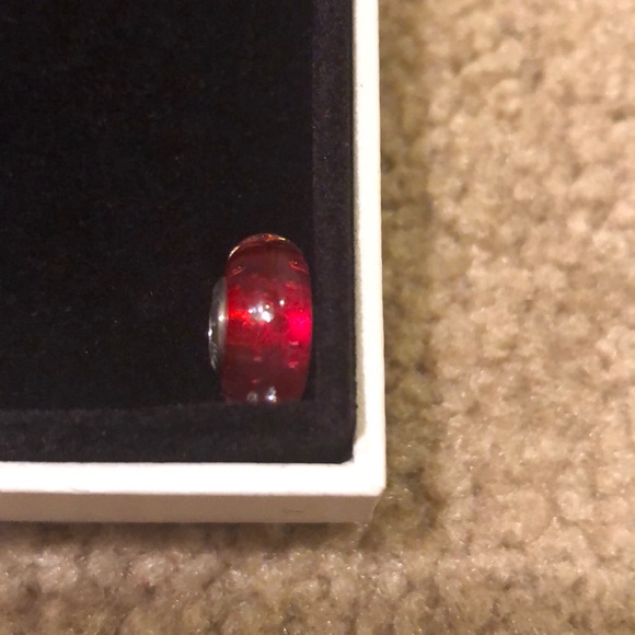 NWOT red Pandora charm - Picture 2 of 3